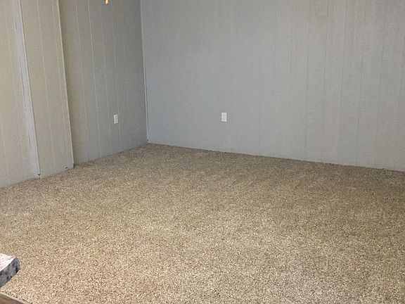 Large livingroom with new carpet