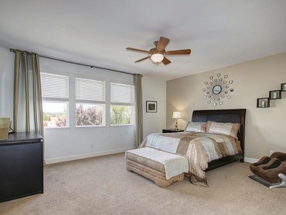 5th image of 821 Bluestone Cir