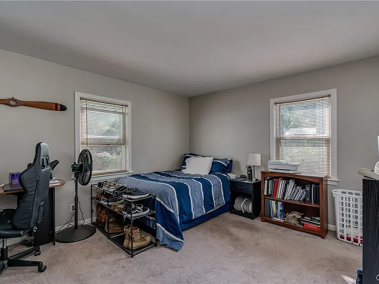 325 Paddock St — Photo 34