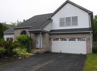 1670 Kennsington Ln, Crystal Lake, IL 60014