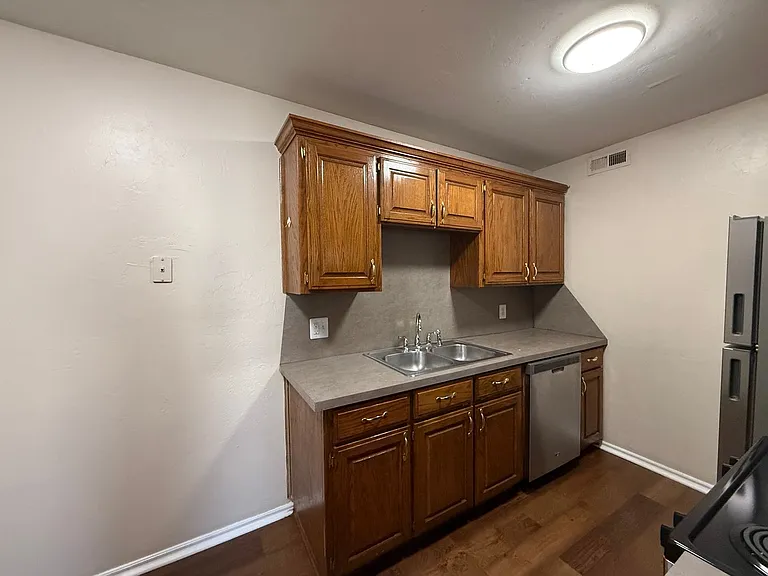 2021 NW 25th St #15 — Photo 5