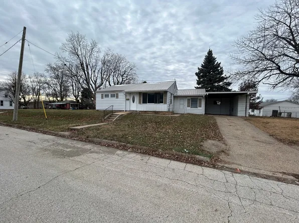 1105 N 16th St, Quincy, IL 62301