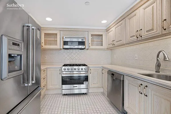 Rented by Sotheby's International Realty | media 16