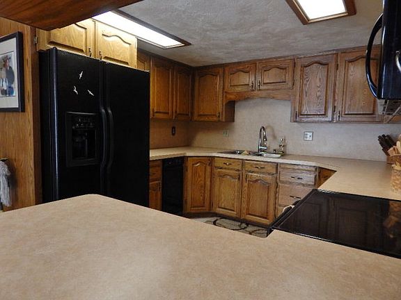 3rd image of 815 Linden Pl