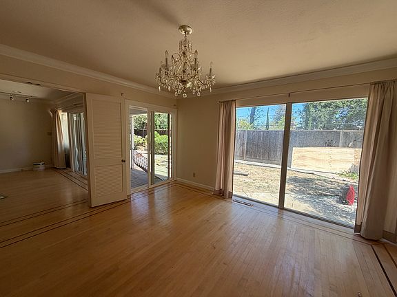 3rd image of 1186 Stafford Dr