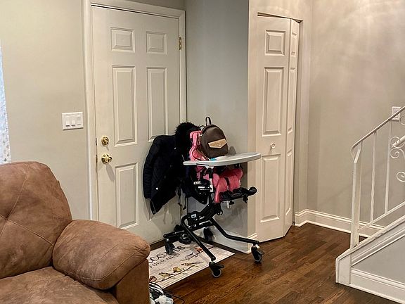 4th image of 3073 Kingston Ct