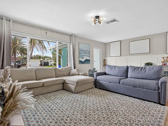 5th image of 571 SE 14th Street
