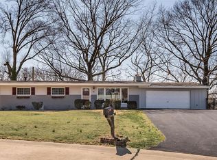 29 Deerfield Ln, Saint Louis, MO 63146