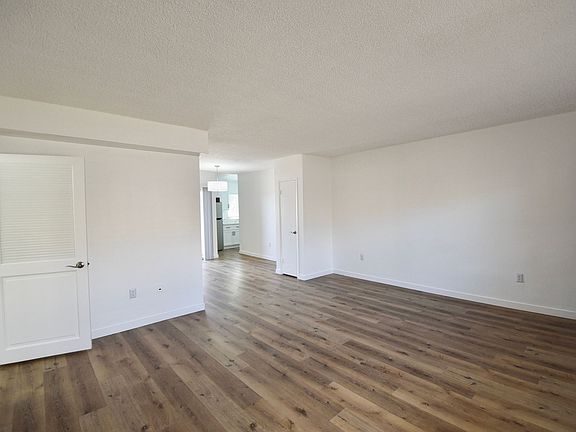 3rd image of 14120 Hamlin St APT 12