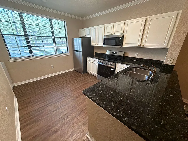 911 N Orange Ave #112 — Photo 3