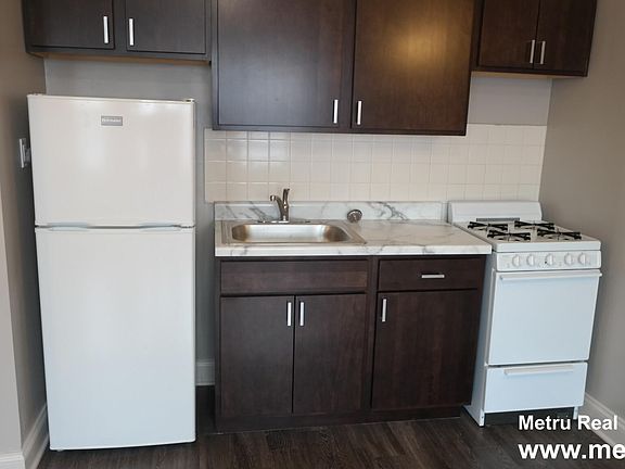 3rd image of 3943 W Diversey Ave APT 216