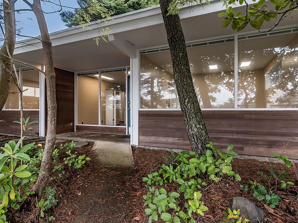 1st image of 2126 NE Quay Pl
