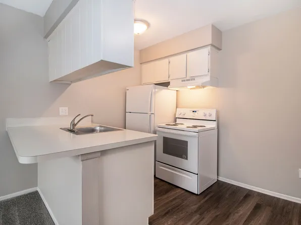 3854 Fort St #6, Trenton, MI 48183