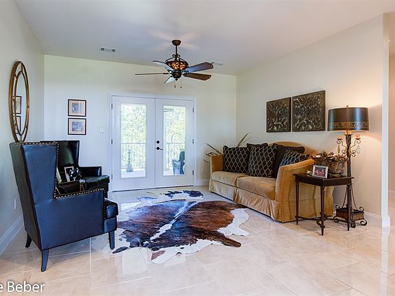 4th image of 300 Crestview Dr