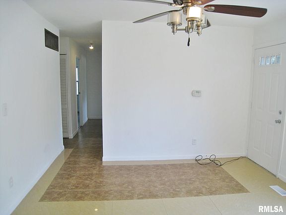 4th image of 937 36 1/2 Ave