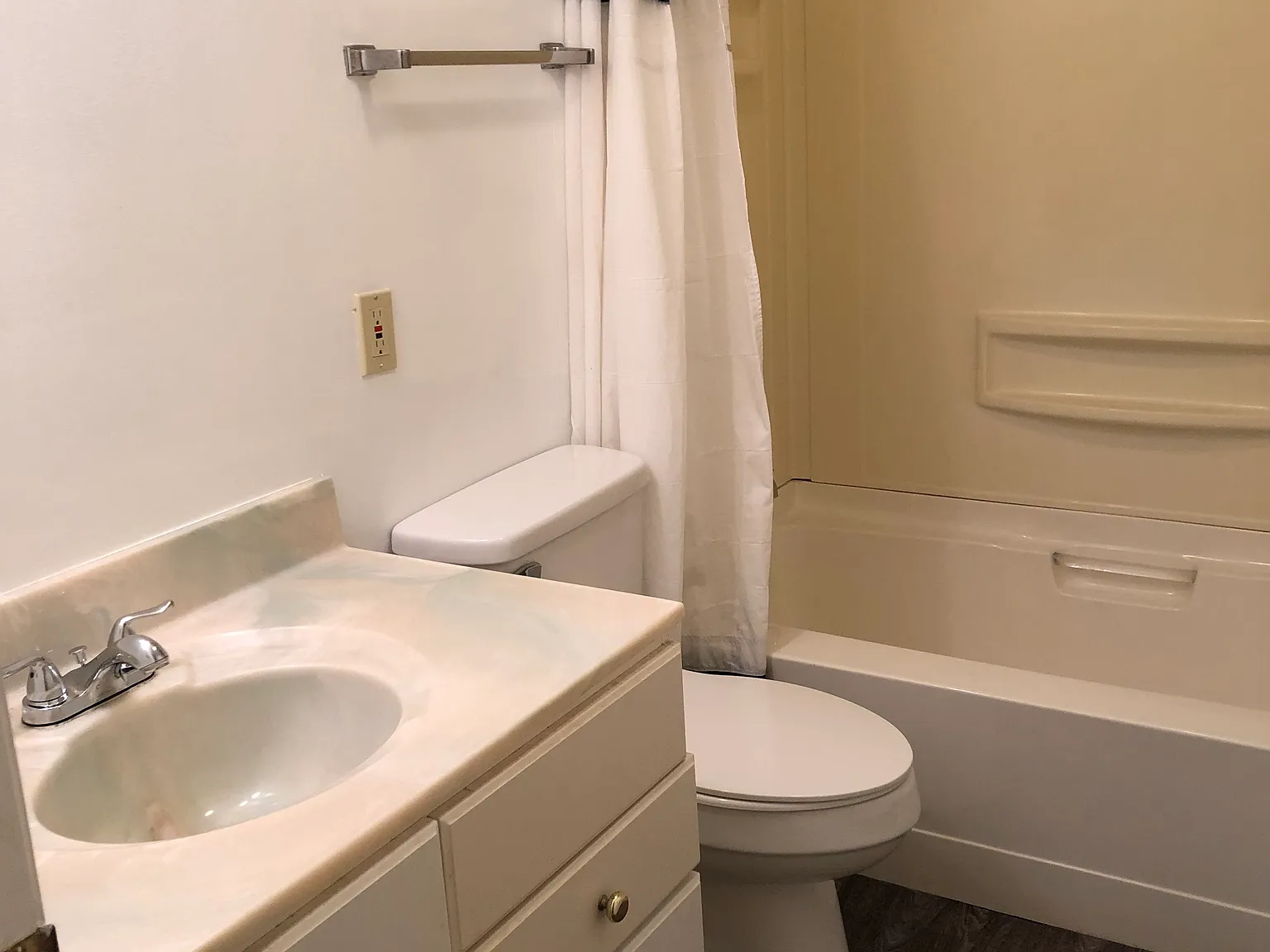 3 bed, 1000 sqft, $1,750 — Photo 4