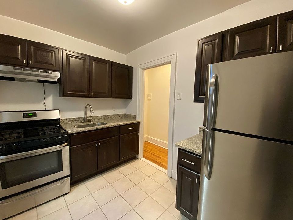 1st image of 3049 Crescent St APT H3a3