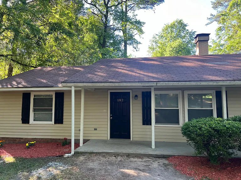 182 Chartwell Rd — Photo 1