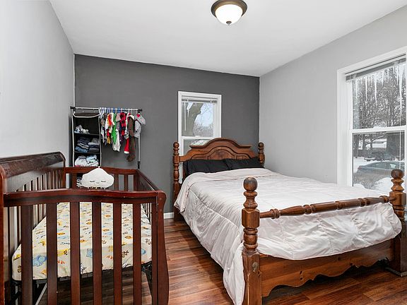2nd image of 458 W 21st St