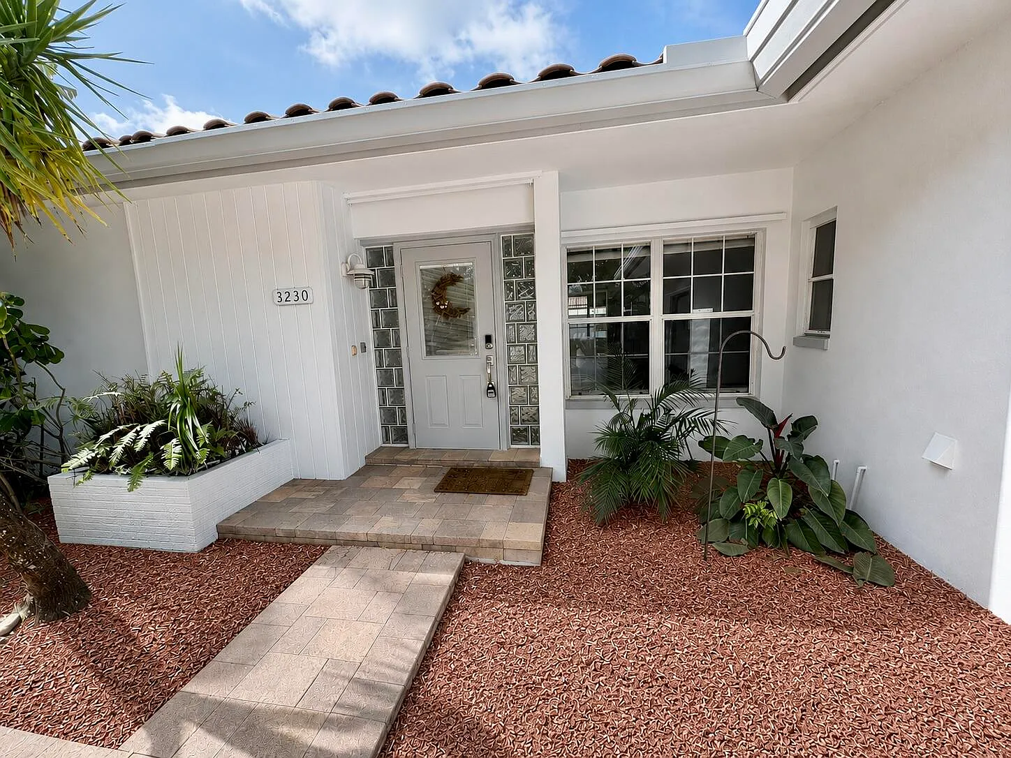 3 bed, 2.0 bath, 1953 sqft, $4,800 — Photo 4
