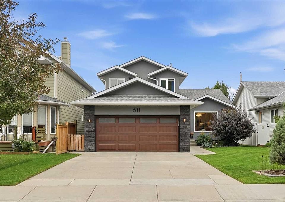 1st image of 611 25th Ave NE