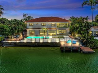 2320 NE 211th St, Miami, FL 33180