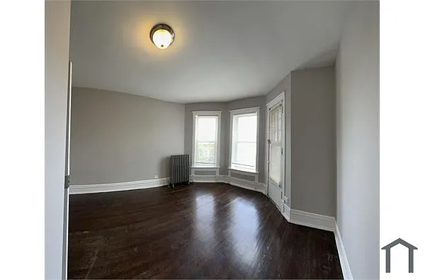 Building Photo - 646 E 62nd St #1