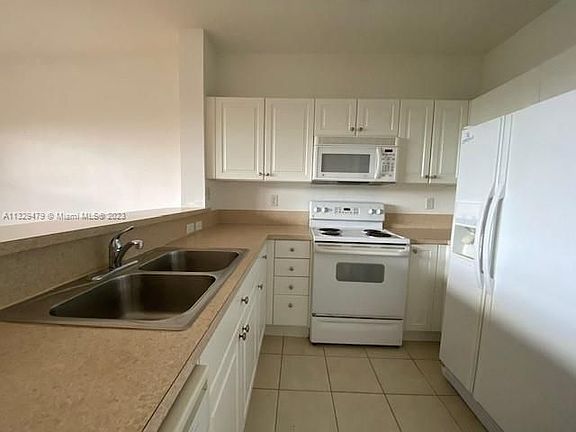 4th image of 3350 NE 13th Circle Dr #10421