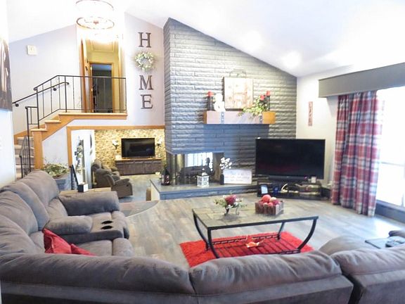 4th image of 1112 E Saint James Dr