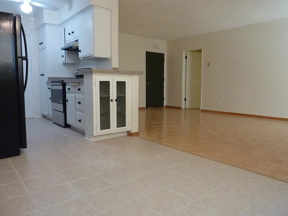 Building Photo - 2055 Rodney Dr #111