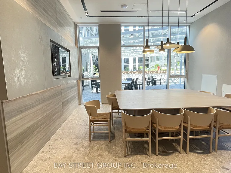 10 Oak St #902 — Photo 22
