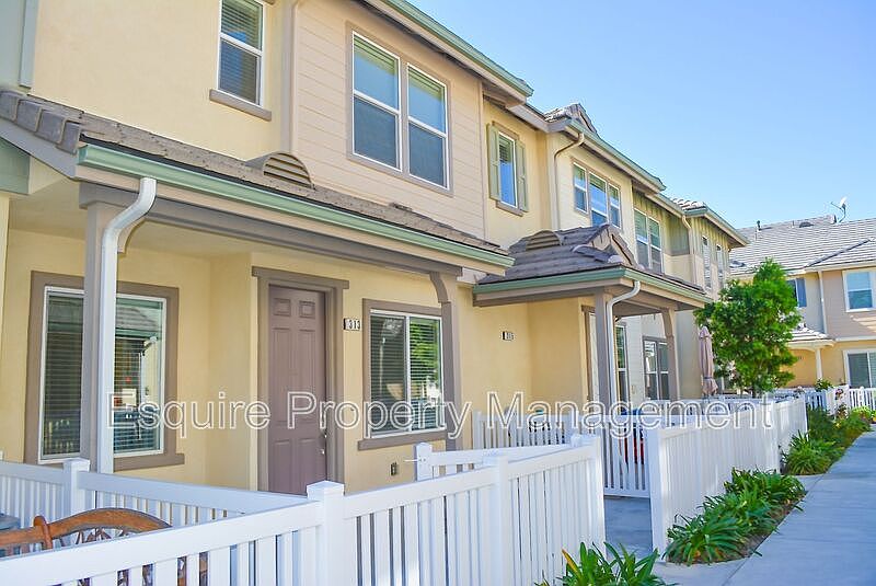 1st image of 313 Harbor Breeze Dr