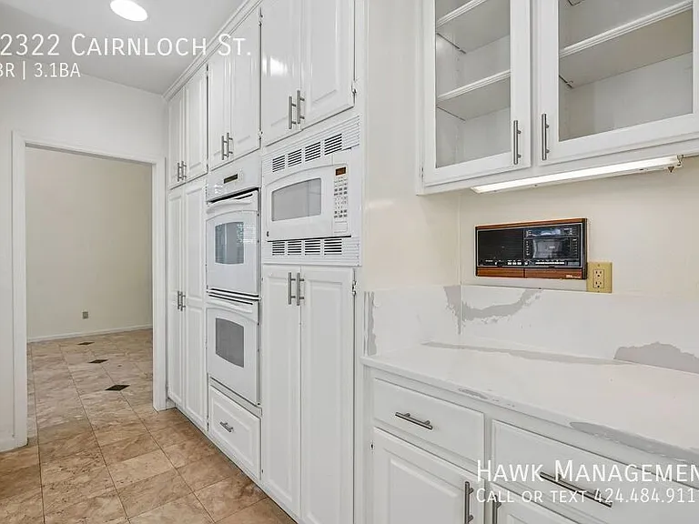 22322 Cairnloch St — Photo 27