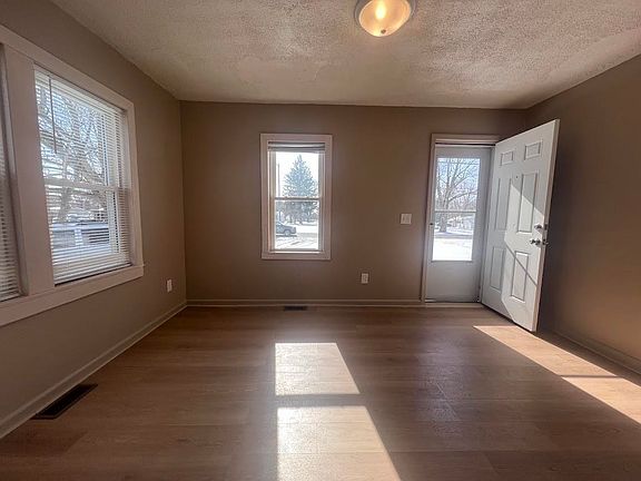 4th image of 5131 E Carpenter Rd