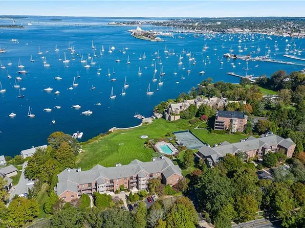 111 Harrison Ave APT B4, Newport, RI 02840