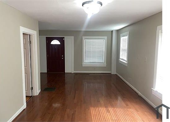 2nd image of 3912 Parker Ave