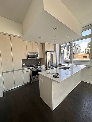 3rd image of 309 Gold St APT 4D
