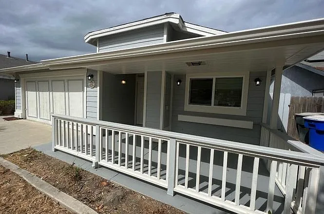 3 bed, 1147 sqft, $2,100 — Photo 2
