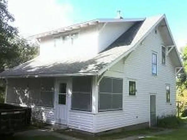 122 3rd St NW, Pelican Rapids, MN 56572