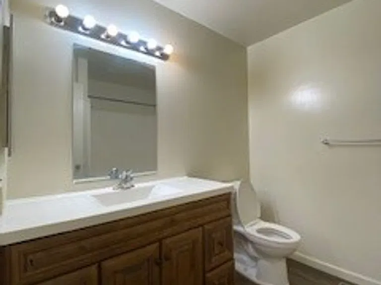 124 S Silverwood Ln — Photo 15