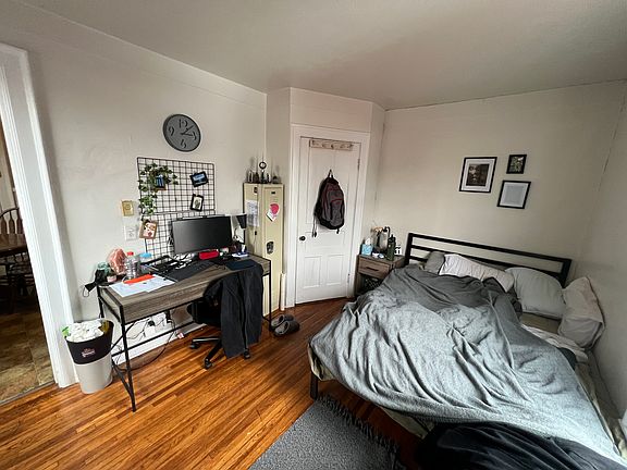 4th image of 19 Winspear Ave