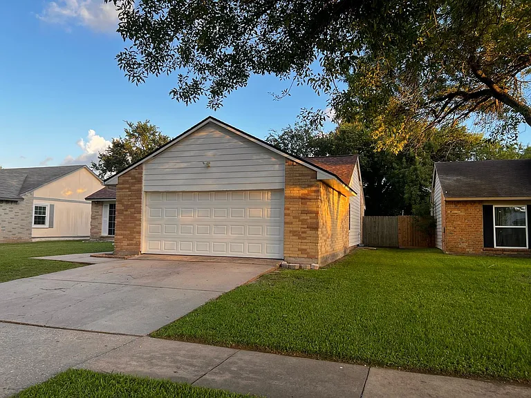 17515 Wild Willow Ln — Photo 2