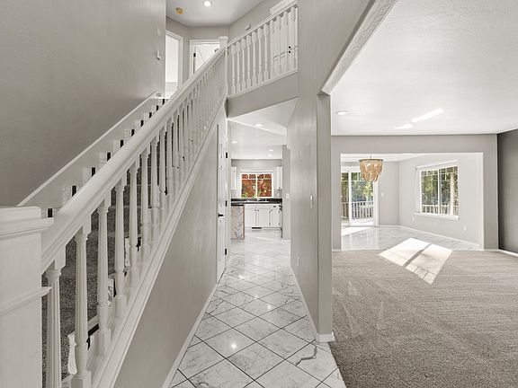 5th image of 543 Hoover Park Dr