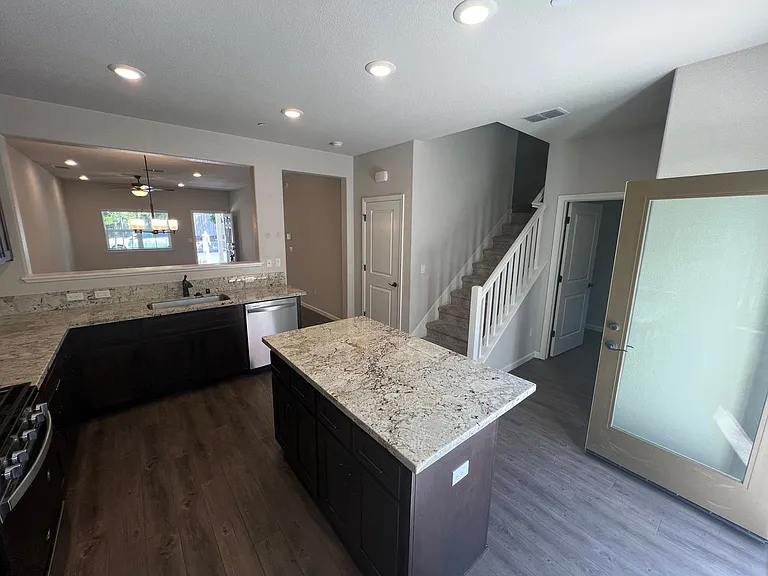 3902 Wickman Loop — Photo 7
