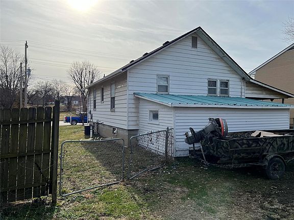 3rd image of 629 W Liberty St