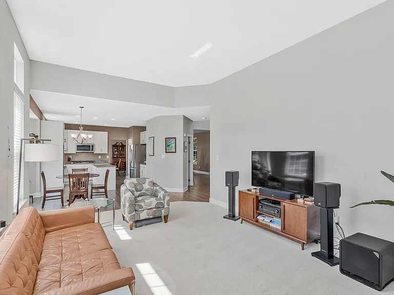 611 Curtin Pl SE — Photo 21
