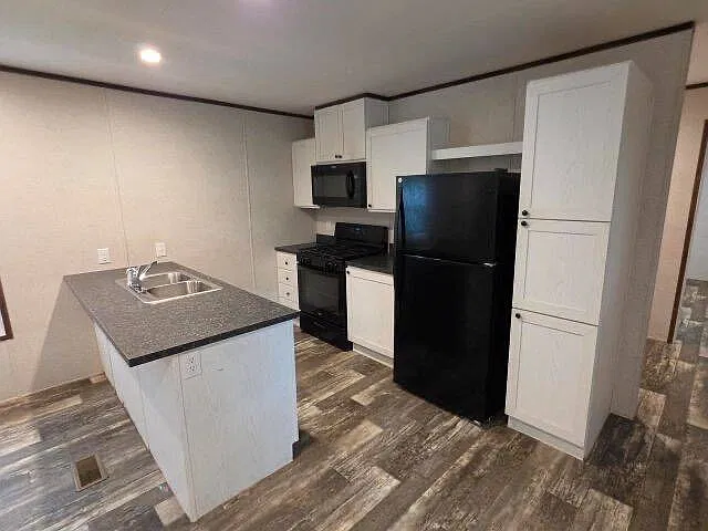 3 bed, 2.0 bath, 1056 sqft, $1,200 — Photo 1