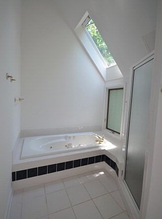 4th image of 776 Riverview Dr