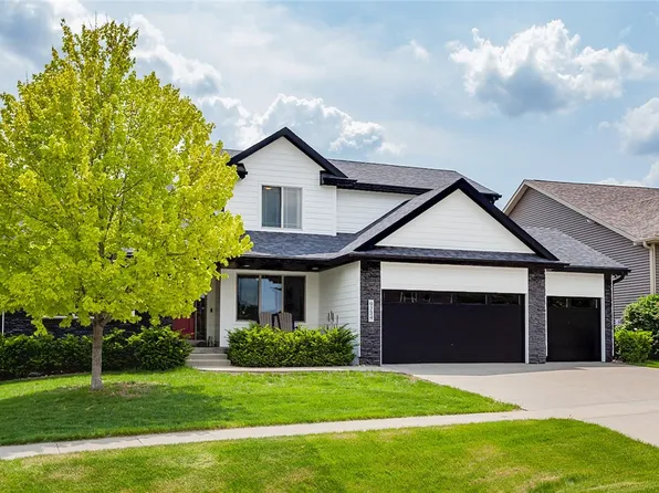 9734 Hazelwood Ave, Johnston, IA 50131