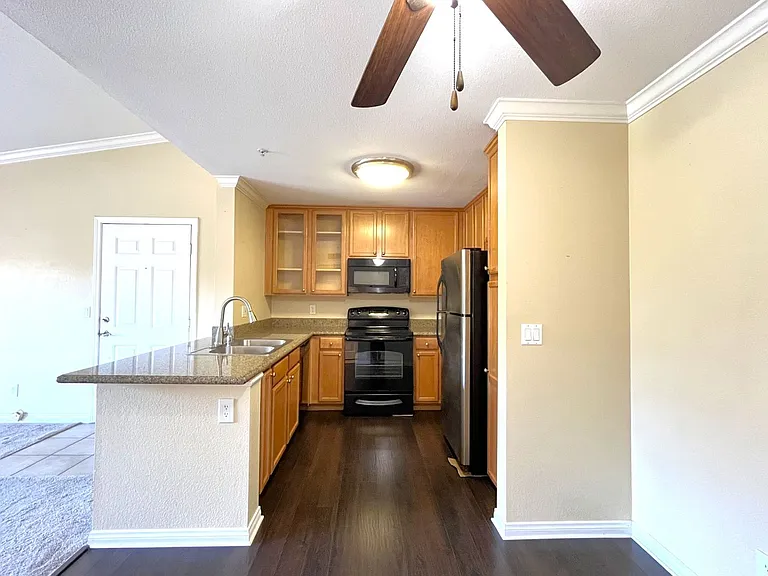 1020 La Terraza Cir #306 — Photo 6